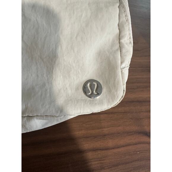 Lululemon Everywhere Belt Bag 1L - Picture 5 of 6